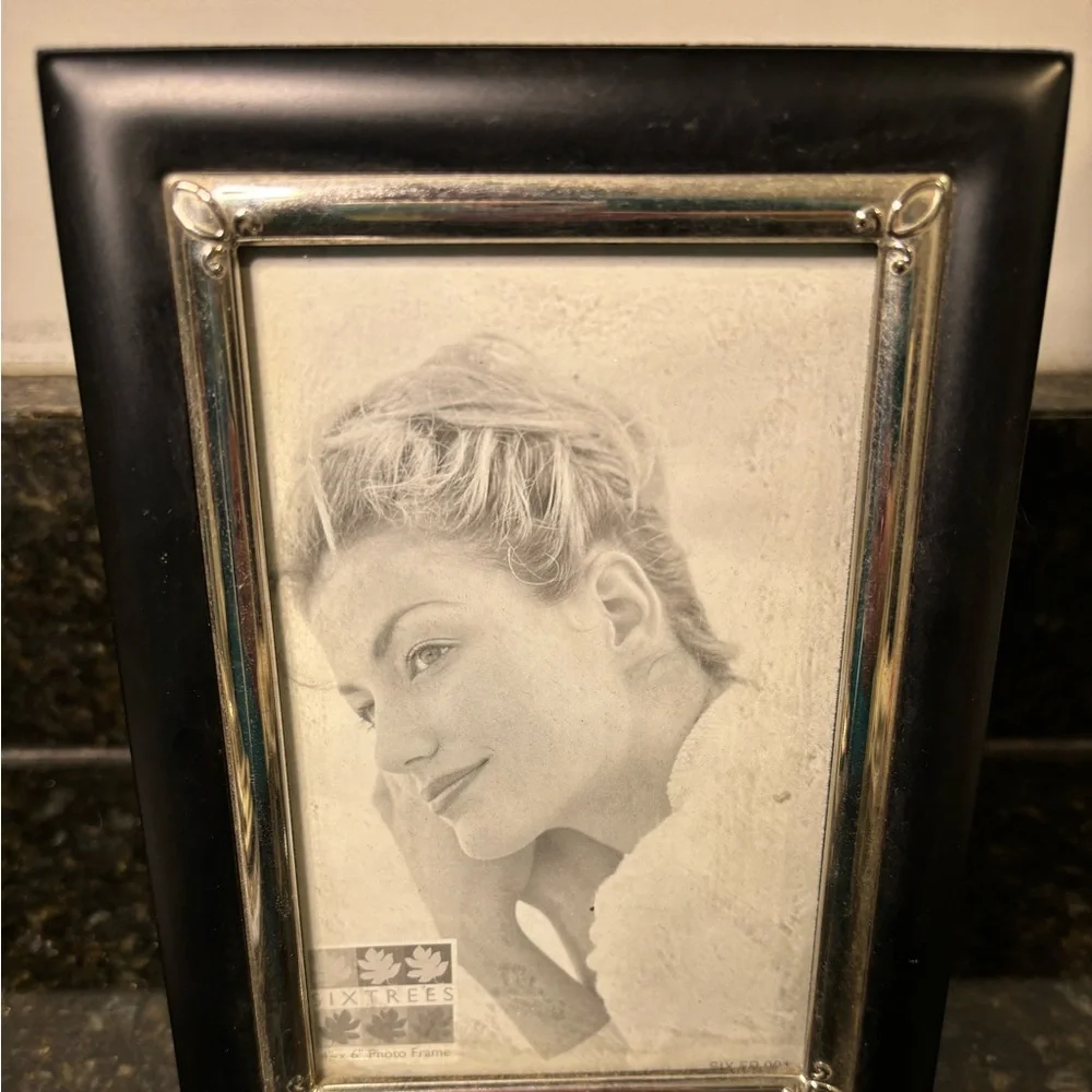 Vintage 4”x6” black and silver frame